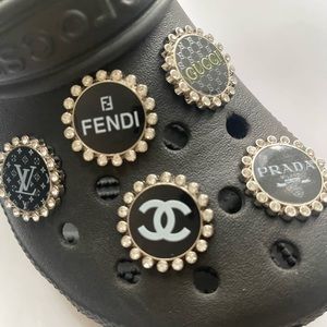 💝💝💝5pcs Set Black and Silver Croc Charms